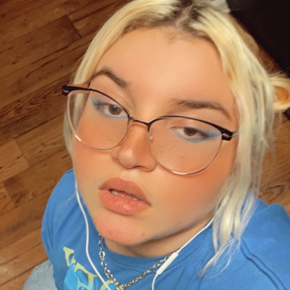 Meet your Posher, Erika - Picture 1 of 1